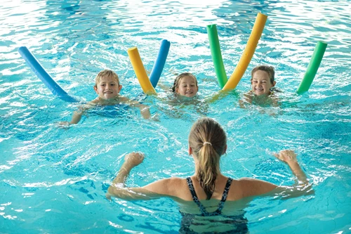 Kinderschwimmkurs im Hotel