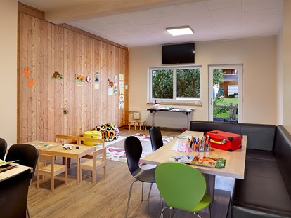 Familienhotel - Wellnessbereich - Malraum mit der TUI Kids Club Betreuung - Das Familien-Clubhotel Wolkensteinbär