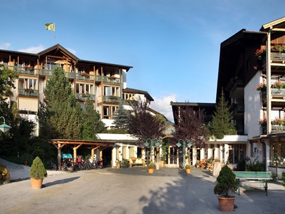 Familienhotel - Trebesing - Außenansicht Hotel Eschenhof - Ortners Eschenhof - Alpine Slowness