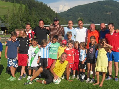 Familienhotel - Reitkurse - Fußball spielen mit Kidi´s, Teenies und Eltern im Hotel Gut Weissenhof - Hotel Gut Weissenhof ****S