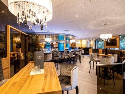 Familienhotel - Radstadt - Genießen Sie einen Cocktail in unserer neuen Crystal Lounge! - Schlosshotel Lacknerhof****S Flachau