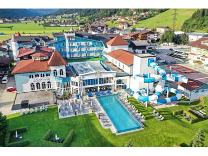 Familienhotel - Gosau - Schlosshotel Lacknerhof mit Außenpool, Wasserrutsche und Schlossgarten - Schlosshotel Lacknerhof****S Flachau