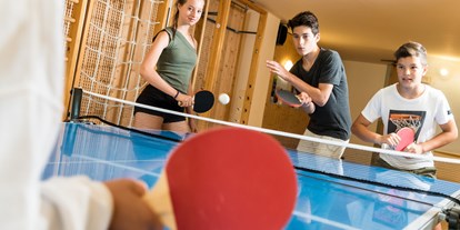 Familienhotel - Naturns bei Meran - Jugendraum mit Ping Pong - Hotel Bad Ratzes