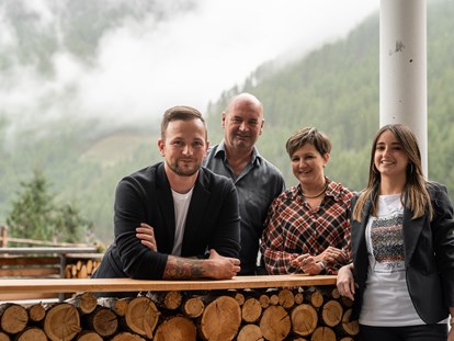 Familienhotel - Naturns bei Meran - Familie Gamper | Ihre Gastgeber - Aktiv & Familienhotel Adlernest