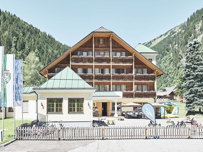 Familienhotel - Gosau - Außenansicht Woid Haus - Das Original Kinderhotel Stegerhof in der Steiermark