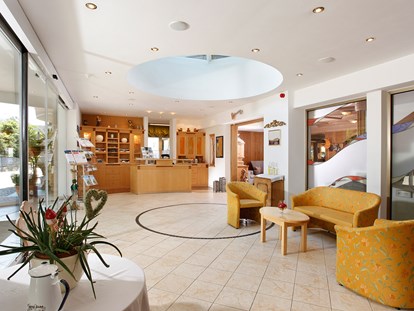 Familienhotel - Naturns bei Meran - Eingangsbereich - Family Hotel Gutenberg