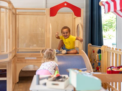 Familienhotel - Umgebungsschwerpunkt: Strand - Spielzimmer für die Kleinkinder - Frieslandstern - Ferienhof und Hotel