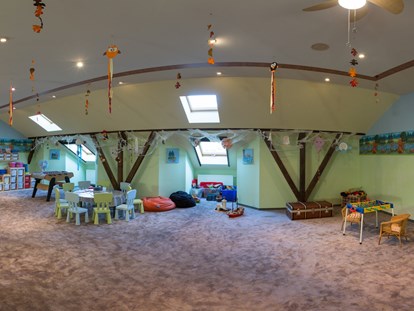 Familienhotel - Umgebungsschwerpunkt: Strand - Happy Club "Spiel- und Bastelbereich" - Familotel Borchard's Rookhus