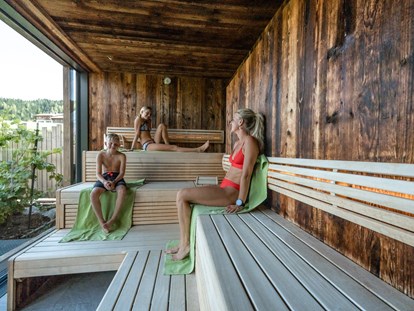 Familienhotel - Kirchdorf in Tirol - Dress-On Familien Sauna - Good Life Resort die Riederalm ****S