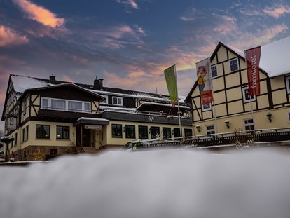 Familienhotel - Sauerland - Der Ottonenhof - ein Wintertraum! - Familotel Ottonenhof - Die Ferienhofanlage im Sauerland