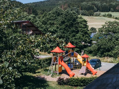 Familienhotel - Wellnessbereich - Der Außenspielplatz - Familotel Ottonenhof - Die Ferienhofanlage im Sauerland