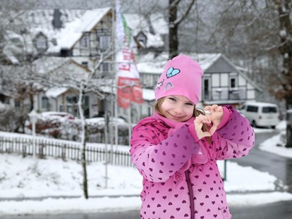 Familienhotel - Wellnessbereich - In diesem Winterurlaub schlagen Kinderherzen höher - Familienhotel Ebbinghof