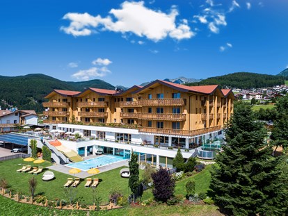 Familienhotel - Trentino-Südtirol - Außenansicht - Family Home Alpenhof