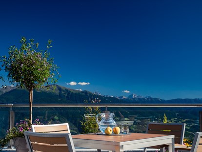 Familienhotel - Wellnessbereich - Panorama-Terrasse - Family Home Alpenhof