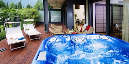 Familienhotel - Gardasee - Terrasse mit Whirlpool - Du Lac et Du Parc Grand Resort