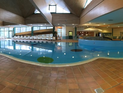 Familienhotel - Pools: Außenpool beheizt - Das Schwimmbad - Hotel Sonnenhügel Familotel Rhön