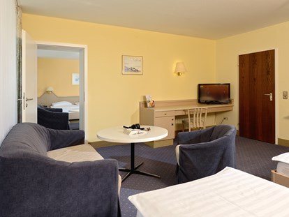 Familienhotel - Tennis - Beispiel Standard 2-Raum-Appartement Haus 2 (ca. 70 qm) für 2 Erw. und 1 bis 4 Kinder (weitere auf Anfrage) - Hotel Sonnenhügel Familotel Rhön
