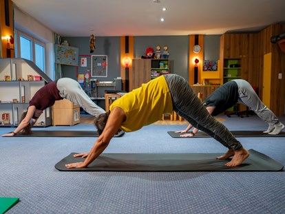 Familienhotel - Wellnessbereich - Yoga - wieder in die Mitte kommen
 - Familotel Mein Krug