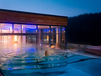 Familienhotel - Pools: Außenpool beheizt - Infinity Pool - Familotel Schreinerhof