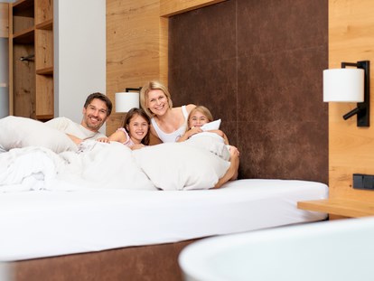Familienhotel - Wasserrutsche - Kuschelzeit in den komfortablen Family Suiten - Familotel Schreinerhof