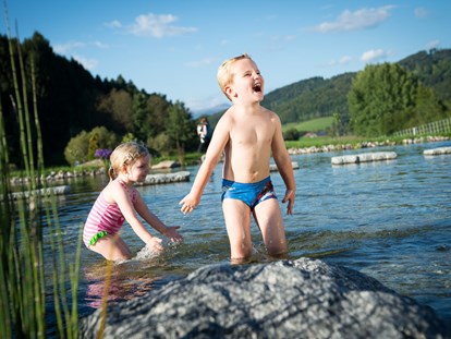 Familienhotel - Umgebungsschwerpunkt: am Land - Badespaß am Natursee... - Familotel Schreinerhof
