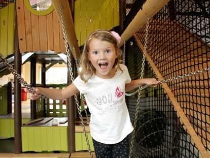 Familienhotel - Umgebungsschwerpunkt: Fluss - Spaß für Kinder ab 4: Der neue Kletterturm - Familotel Landhaus zur Ohe