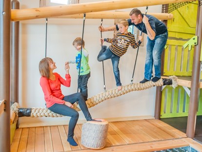Familienhotel - Wasserrutsche - Die Rabaukenburg: Spaß für die ganze Familie   - Familotel Landhaus zur Ohe