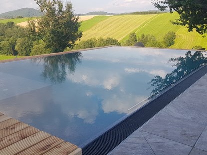 Familienhotel - Bayerischer Wald - Neuer Outdoor-Pool - Familotel Landhaus zur Ohe