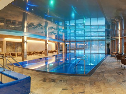 Familienhotel - Pools: Außenpool beheizt - Schwimmbad - Dachsteinkönig - Familux Resort 