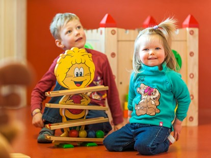 Familienhotel - Wellnessbereich - Happy's Bergzwerge für Kids von 1-2 Jahren - Feldberger Hof