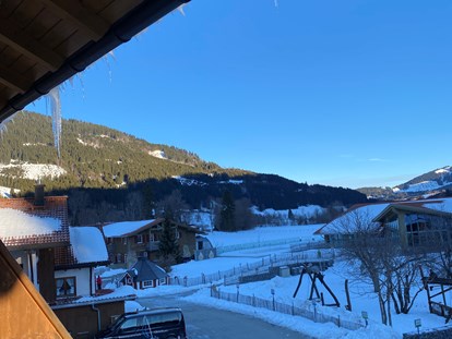 Familienhotel - Kletterwand - Blick vom Balkon ( Bärenloch) - Familotel Spa & Familien-Resort Krone