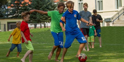 Familienhotel - Mecklenburg-Vorpommern - Unser Fußballplatz - Germany For Kids Kinderferienhotel Schloss Leizen