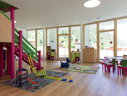 Familienhotel - Kletterwand - Indoor-Spielbereich - Alpenhotel Kindl