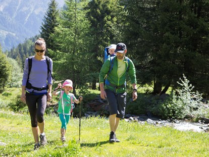 Familienhotel - Wellnessbereich - Familienwanderung - Alpenhotel Kindl