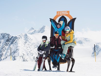 Familienhotel - Award-Gewinner - Familie auf dem Stubaier Gletscher - Alpenhotel Kindl