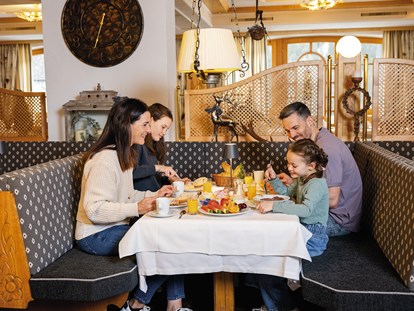 Familienhotel - Reitkurse - Speisesaal - Alpenhotel Kindl