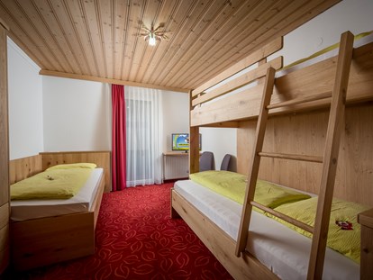 Familienhotel - Kitzbüheler Alpen - Schwanennest - Kinderzimmer - 2 Raum App, 2 Erw. bis zu 3 Kinder - Familienhotel Central 