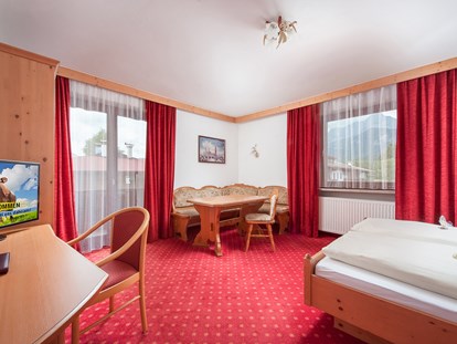 Familienhotel - Kirchdorf in Tirol - Straußennest - Elternzimmer - 2 Raum App. 2 Erw. bis zu 5 Kinder - Familienhotel Central 