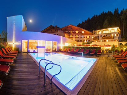 Familienhotel - Kirchdorf in Tirol - Hotelansicht Sommer - Familotel amiamo