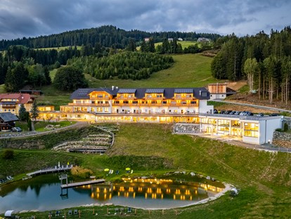 Familienhotel - Pools: Außenpool beheizt - Familien Resort Petschnighof