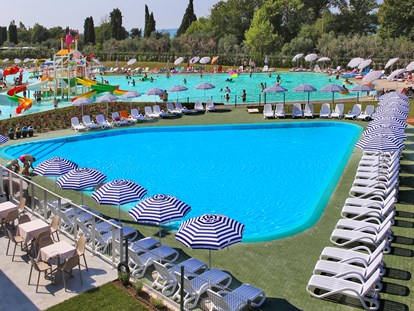 Familienhotel - Gardasee - Privatpool für unsere Hotelgäste - SISAN Family Resort