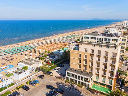 Familienhotel - Umgebungsschwerpunkt: Strand - Adlon direkt am Meer - Hotel Adlon