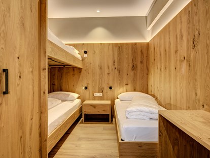 Familienhotel - Naturns bei Meran - Zimmer mit Stockbett und Einzelbett - Quellenhof Luxury Resort Passeier