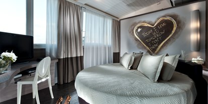 Familienhotel - Emilia Romagna - Zimmer mit einem runden Bett - Hotel Lungomare