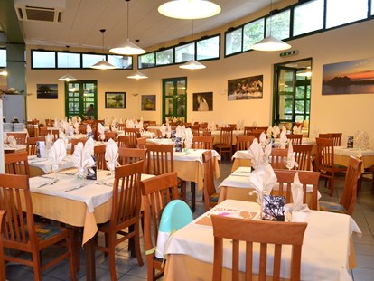 Familienhotel - Umgebungsschwerpunkt: Strand - Italien - Restaurant mit Buffetservice - Club Village & Hotel Spiaggia Romea