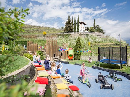 Familienhotel - Meran und Umgebung - 3.500m² Abenteuer-Spielplatz für Spiel und Spaß  - DAS GRAFENSTEIN Familienresidence & Suiten