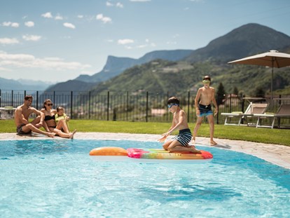 Familienhotel - Meran und Umgebung - Schwimmbad für die ganze Familie - DAS GRAFENSTEIN Familienresidence & Suiten