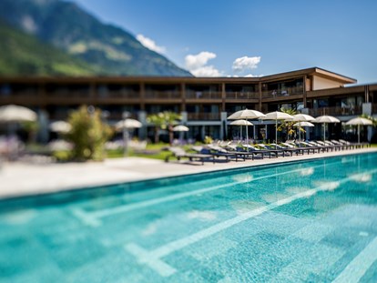Familienhotel - Meran und Umgebung - Pool im Sonnen Resort  - SONNEN RESORT ****S