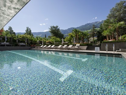 Familienhotel - Naturns bei Meran - Sportbecken 27 °C im Garten - Feldhof DolceVita Resort
