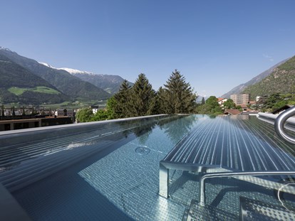 Familienhotel - Naturns bei Meran - Großer Panorama-Whirlpool 34 °C auf dem Feldhof-Dach - Feldhof DolceVita Resort